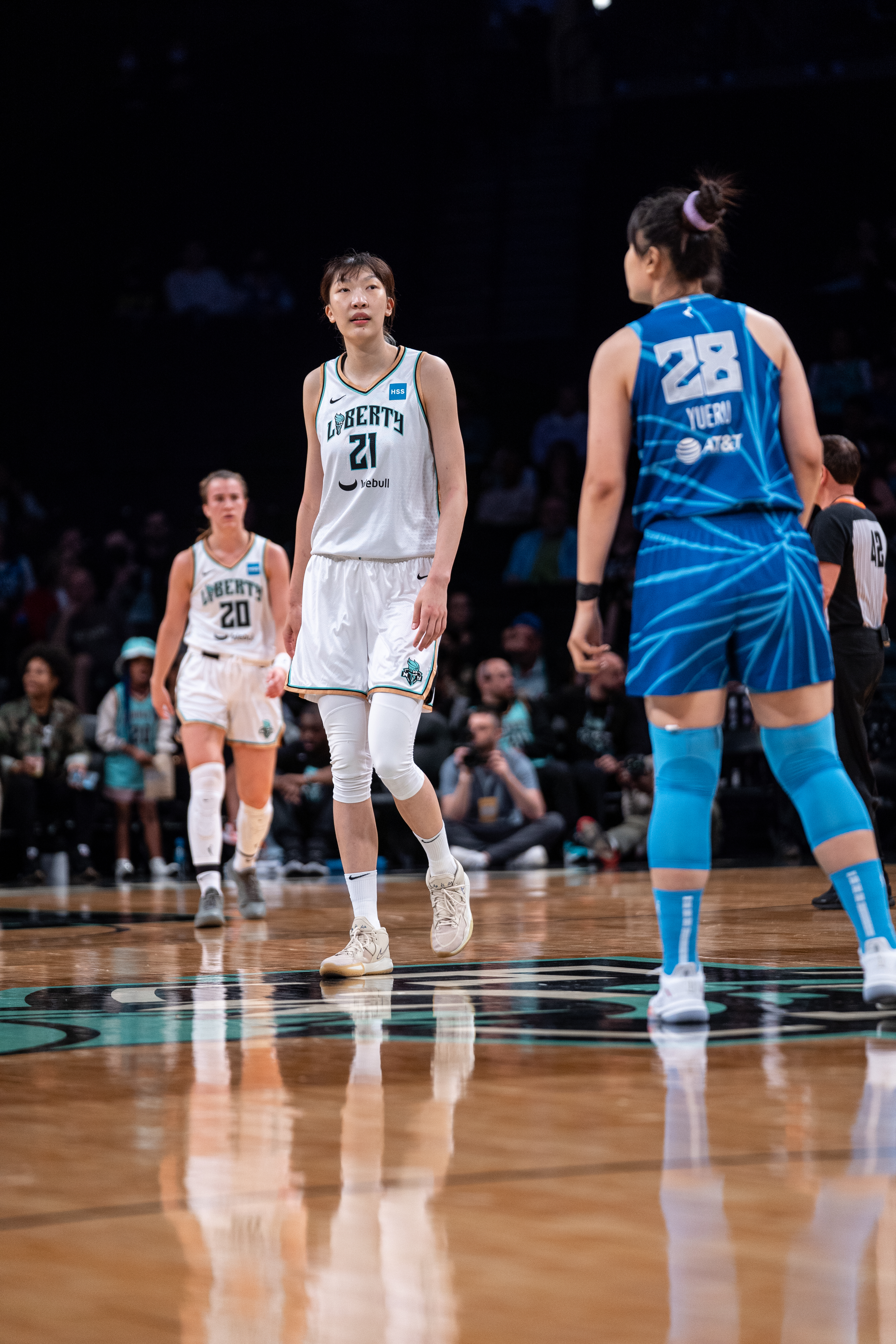 WNBA|李月汝韩旭上演“中国德比”天空险胜自由人