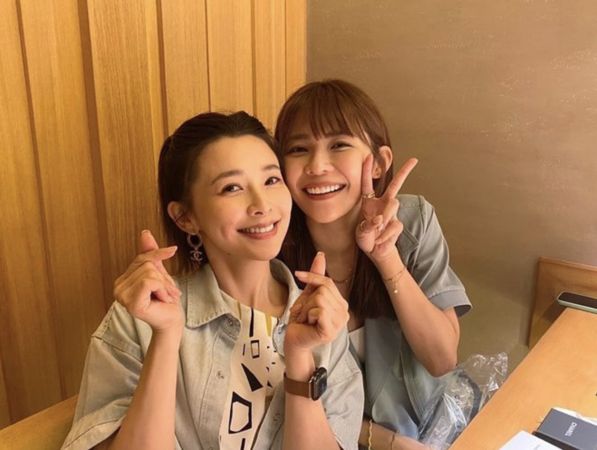 林萱瑜晒「贴脸照」依偎Junior！超闪生日大礼甜喊：谢谢葛格