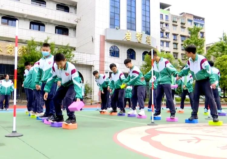 遵義市第四初級(jí)中學(xué):陽(yáng)光迎考 揚(yáng)帆未來(lái)(圖2)
