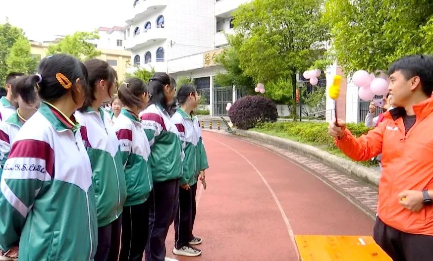 遵義市第四初級(jí)中學(xué):陽(yáng)光迎考 揚(yáng)帆未來(lái)(圖4)