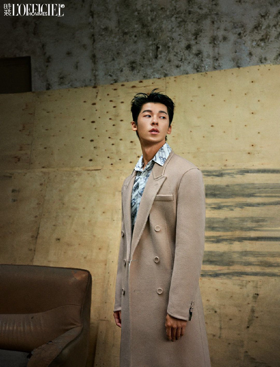 许光汉曝光影质感大片 化身魅力绅士演绎文艺格调