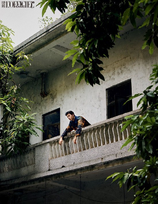 许光汉曝光影质感大片 化身魅力绅士演绎文艺格调