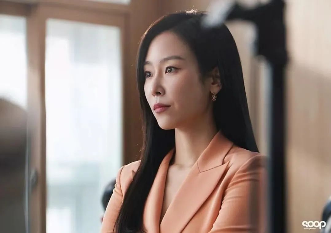 为什么“拽女”律师的美商也这么在线？