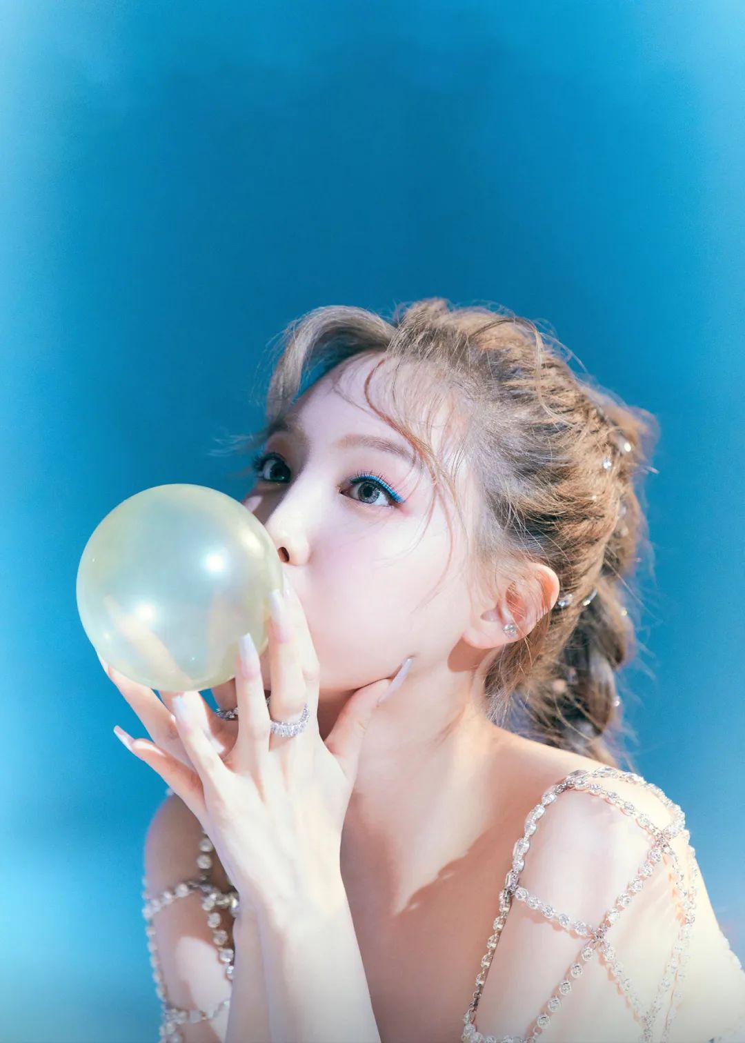 Twice娜琏Solo预告照被指像Jennie？都是欧美风惹的祸