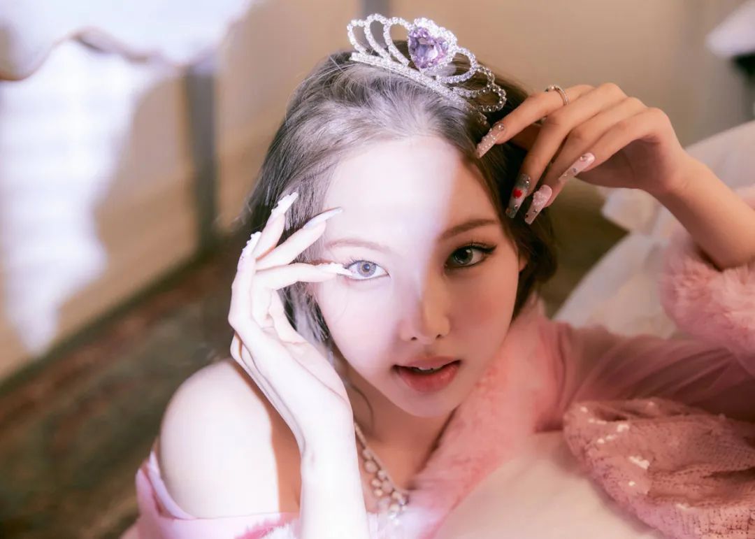 Twice娜琏Solo预告照被指像Jennie？都是欧美风惹的祸