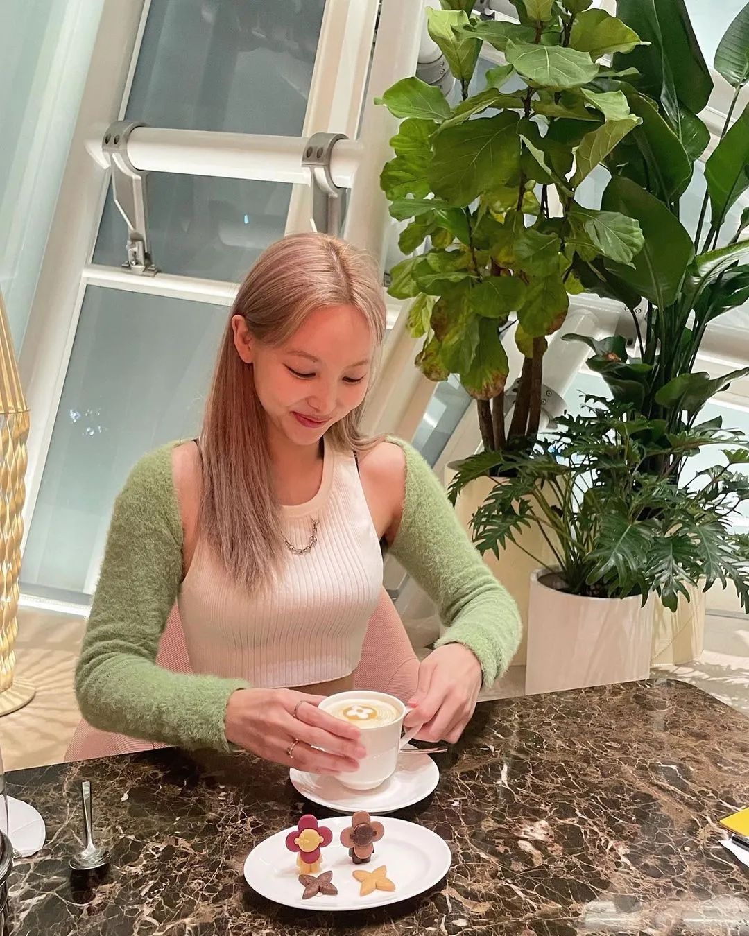 Twice娜琏Solo预告照被指像Jennie？都是欧美风惹的祸