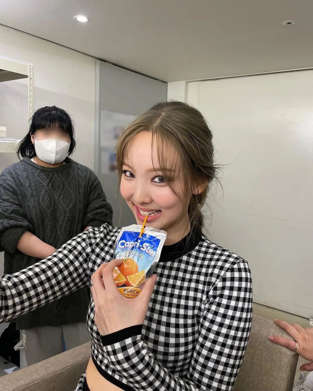 Twice娜琏Solo预告照被指像Jennie？都是欧美风惹的祸