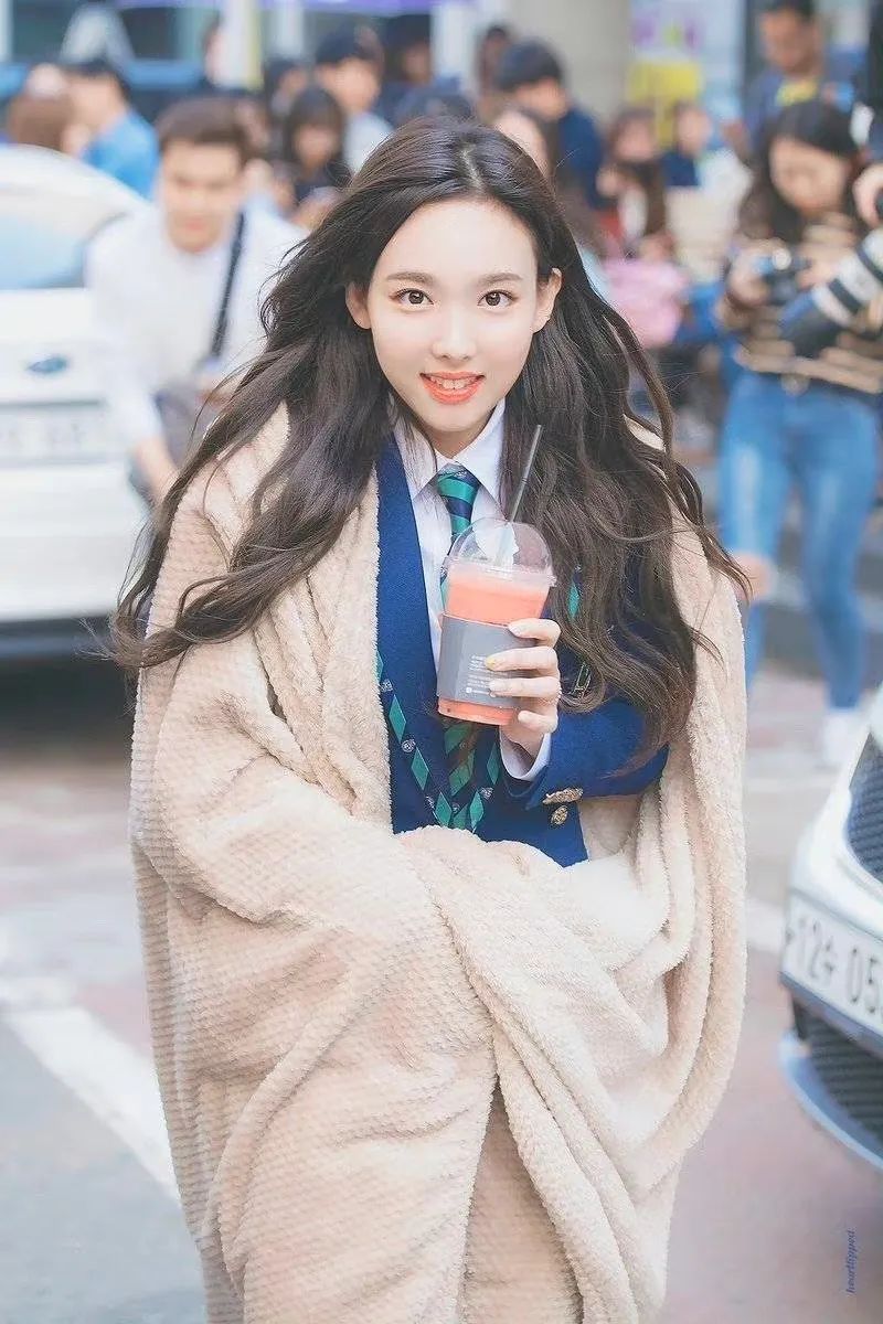 Twice娜琏Solo预告照被指像Jennie？都是欧美风惹的祸