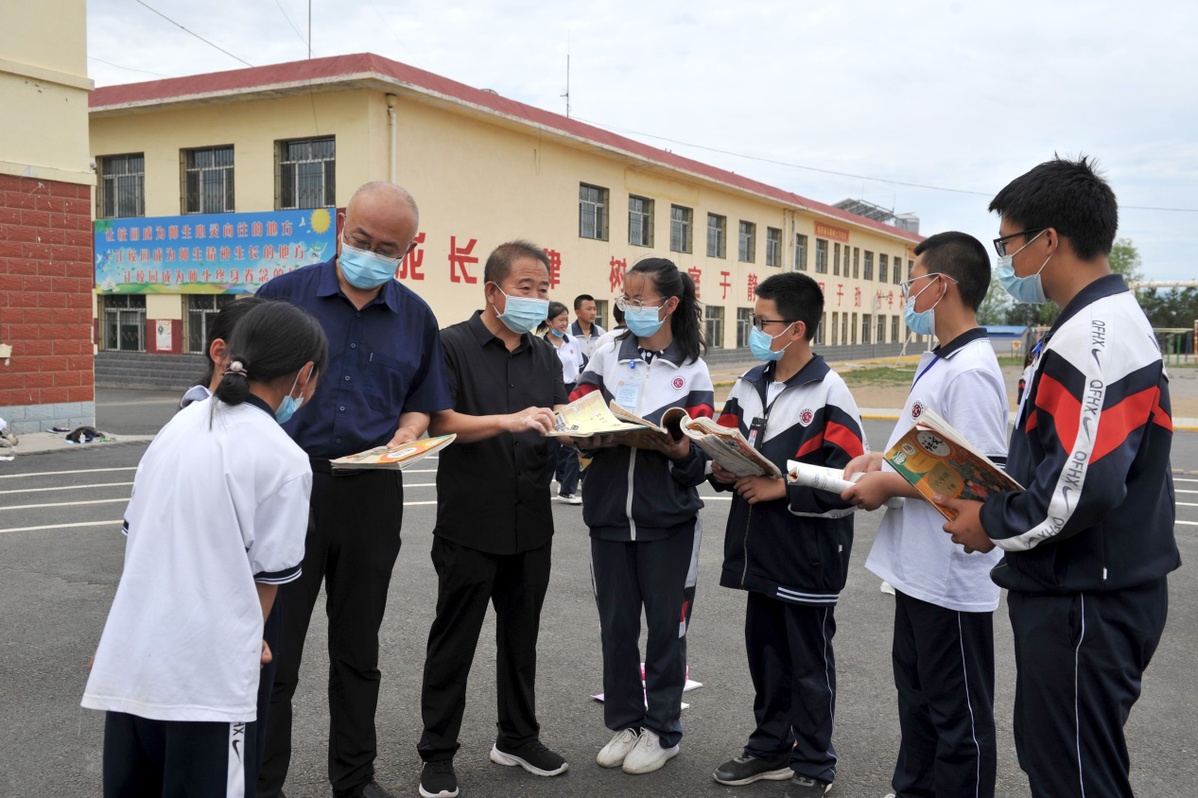 大同新荣区青泽学校“葛老师奖学金”发放(图2)