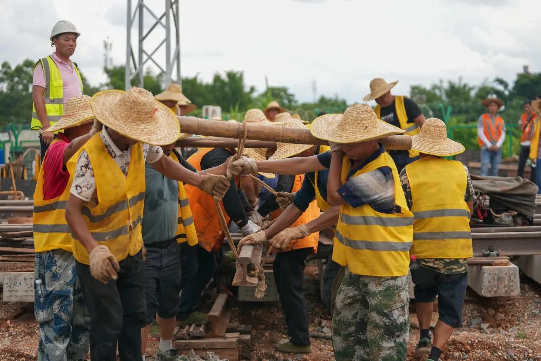 广西首座“陆地航母”要脱单了！南宁第二动车所震撼航拍画面来袭