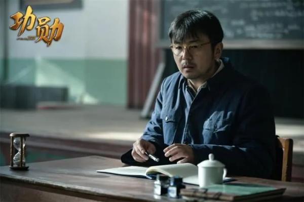 简历只有13个字，他却成了今天的“顶流”