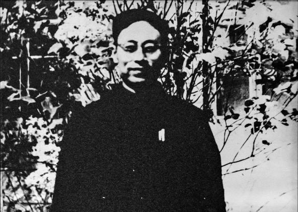 简历只有13个字，他却成了今天的“顶流”