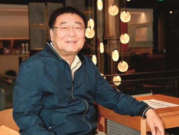 简历只有13个字，他却成了今天的“顶流”