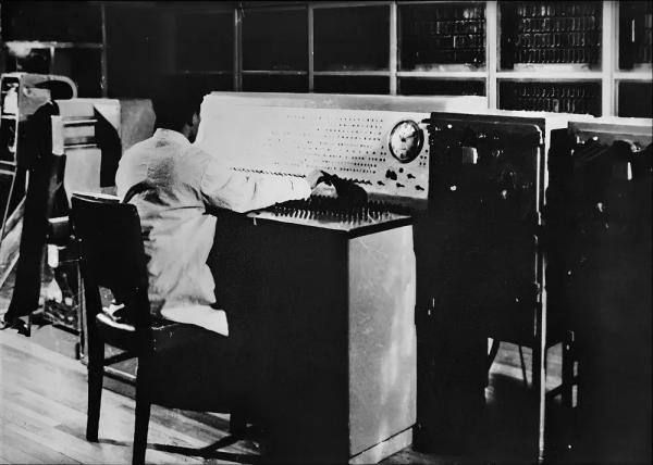 简历只有13个字，他却成了今天的“顶流”