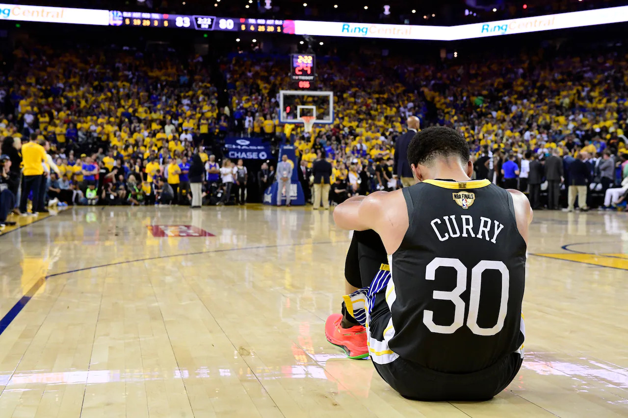 为什么nba没有赞助标志(从坠入低谷到再登巅峰，这是勇士队和NBA的王者归来)