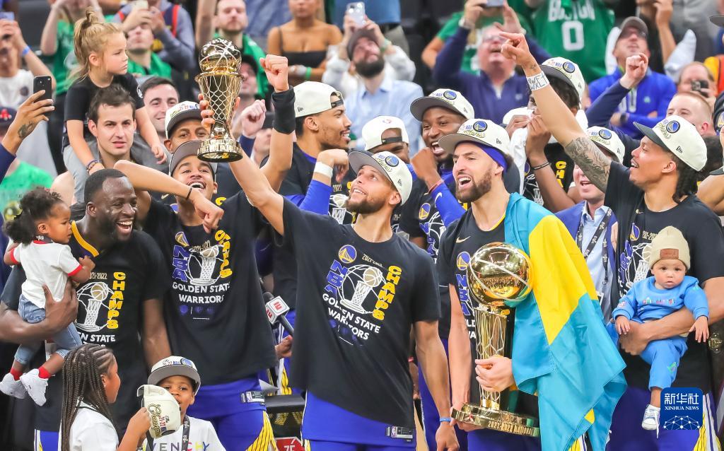 NBA总决赛：勇士队总比分4比2夺冠 库里获得总决赛最有价值球员