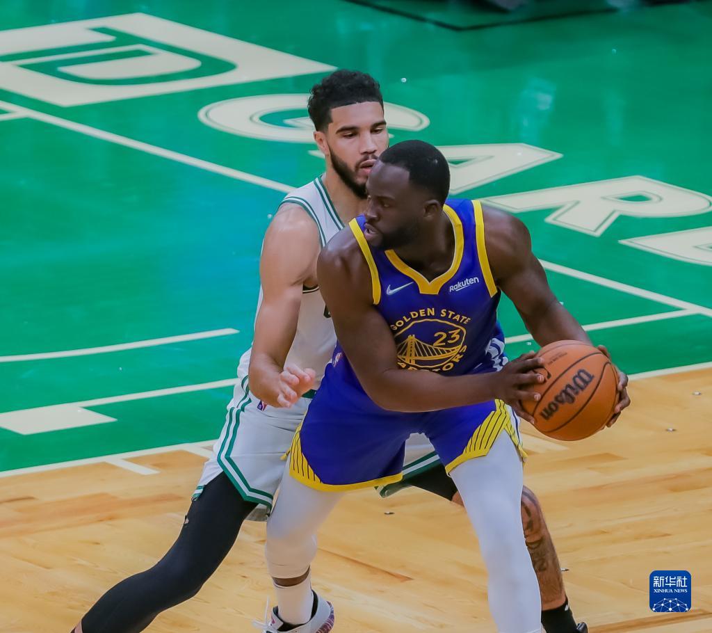 nba今天有哪些队比赛(NBA总决赛：勇士队总比分4比2夺冠 库里获得总决赛最有价值球员)