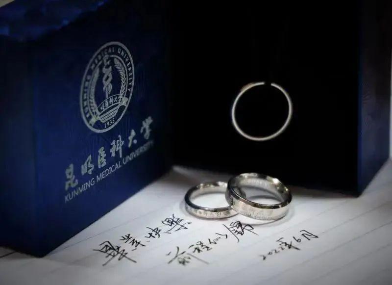 这些高校的毕业礼物，真的太暖了！看看你最喜欢哪一款？