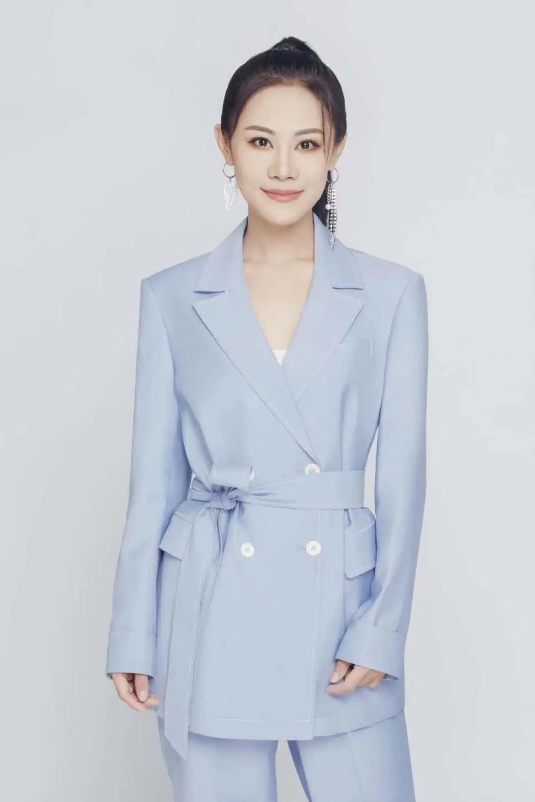 03 梦然简介:中国著名琵琶演奏家,现代五弦琵琶代表人物,"国乐四大