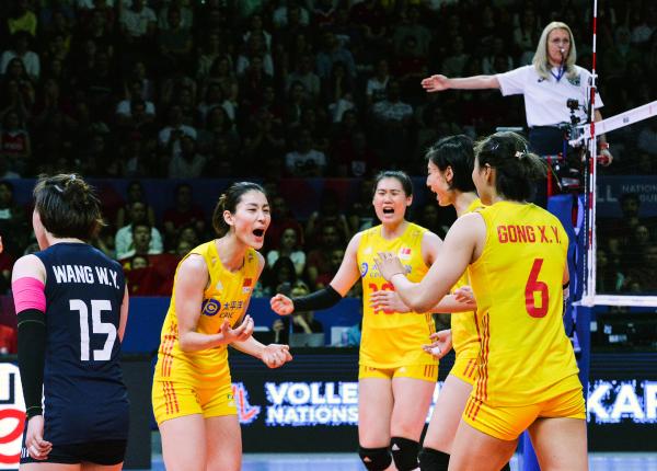 排球几种轮换法（蔡斌连续缺席引发猜测，中国女排重走老路？今战美国女排才是验成色）