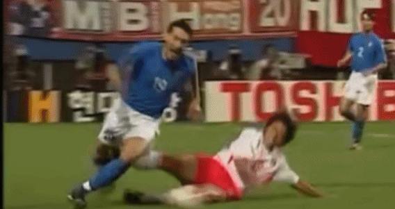 02世界杯韩国意大利裁判是谁（02世界杯意大利vs韩国主裁：我问心无愧，有人给我钱让我说真相）