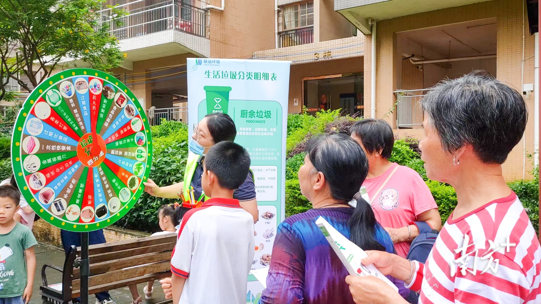 乒乓球属于什么垃圾(趣味游戏齐参与，连州开展垃圾分类宣传月活动)