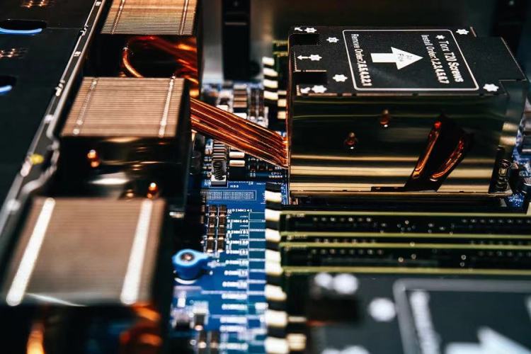 你可能不知道，微信的服务器今天才彻底搬到云上