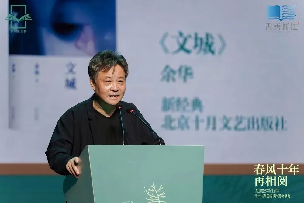 一周文艺：新东方“知识带货”能走多远，2022年女性小说奖揭晓，三星堆考古重大进展