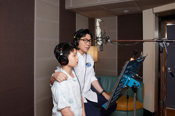 品冠合体9岁儿飙嗓网嗨炸 隔3年返家乡大马狂吃：不减肥了