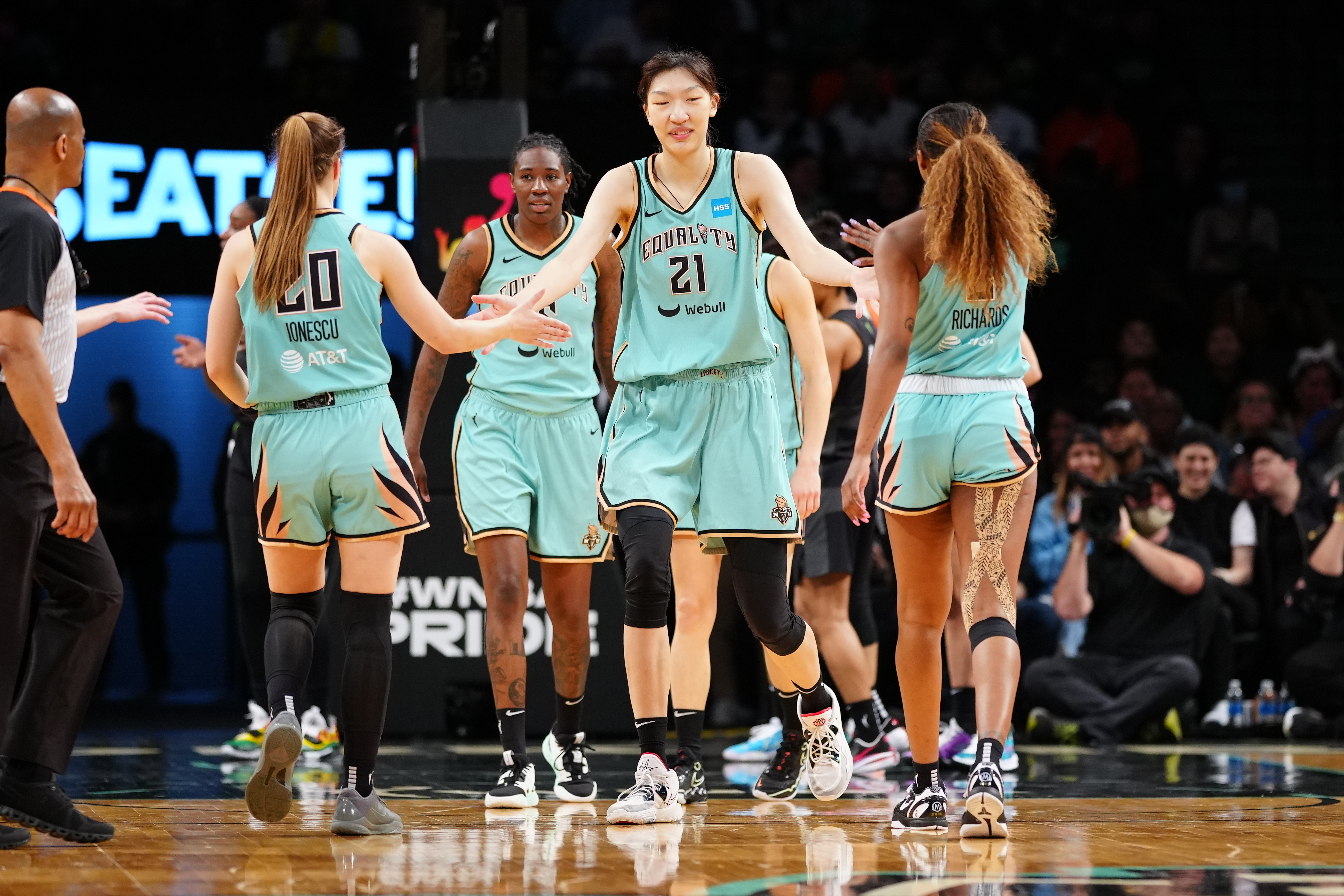 自由篮球比赛录像在哪里(WNBA | 自由人不敌风暴 韩旭6分4篮板)