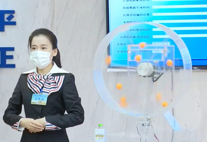 天目新闻直击浙A车牌摇号：有人摇了50次终于如愿 有人久摇不中转向新能源车