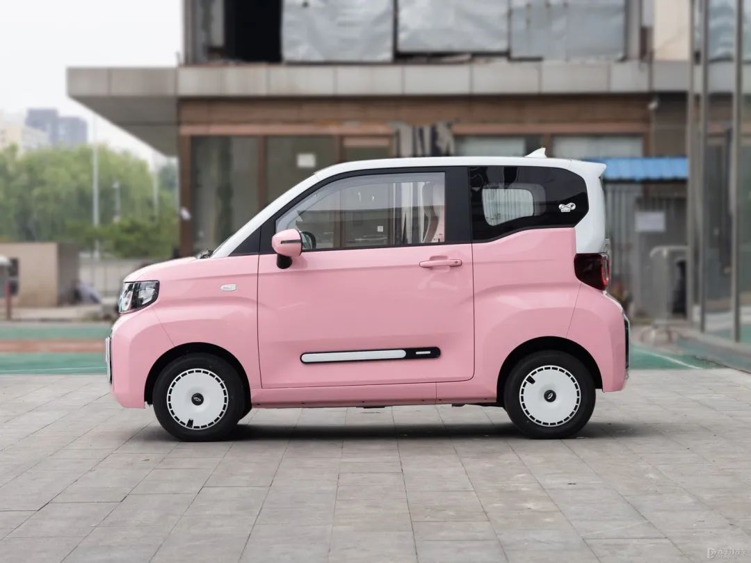 4.75W起，QQ冰淇淋桃欢喜上市！这么可爱的小车，哪个女生能抗拒？