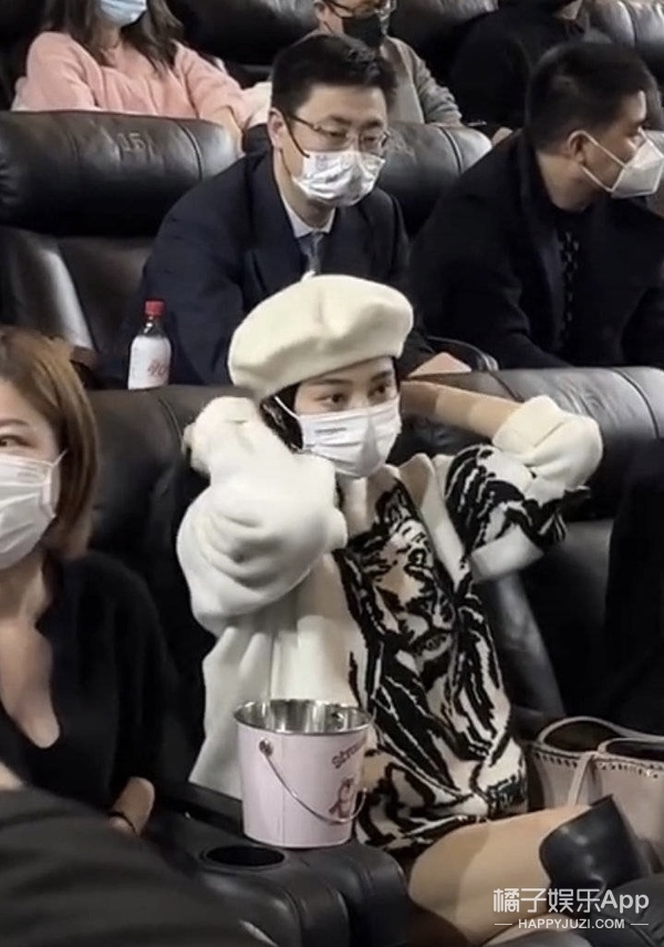 橘子晚报/大S婚纱照公开 ​​​​；范冰冰因新男友掉粉；