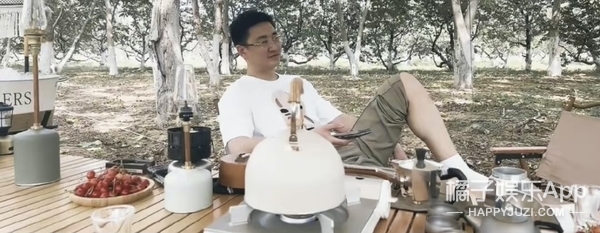 橘子晚报/大S婚纱照公开 ​​​​；范冰冰因新男友掉粉；