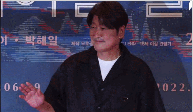 橘子晚报/大S婚纱照公开 ​​​​；范冰冰因新男友掉粉；