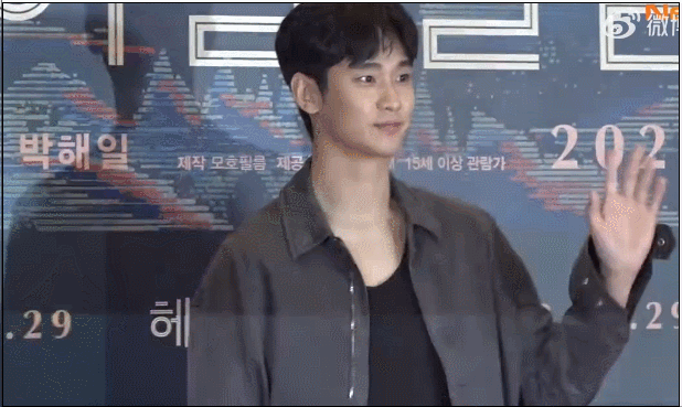 橘子晚报/大S婚纱照公开 ​​​​；范冰冰因新男友掉粉；