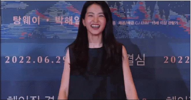 橘子晚报/大S婚纱照公开 ​​​​；范冰冰因新男友掉粉；