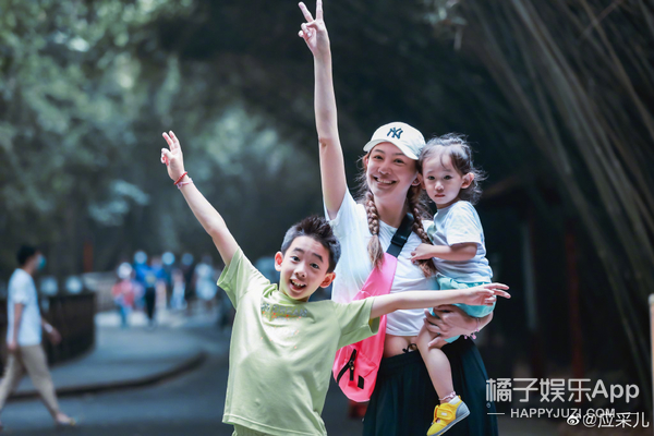 橘子晚报/大S婚纱照公开 ​​​​；范冰冰因新男友掉粉；