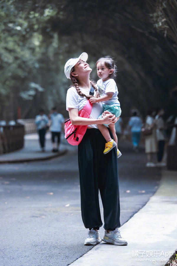 橘子晚报/大S婚纱照公开 ​​​​；范冰冰因新男友掉粉；