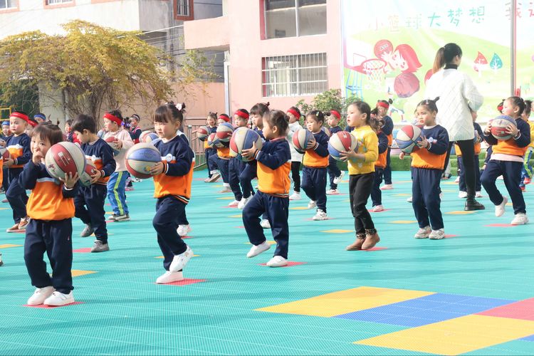 幼儿篮球培训心得个人总结(“小篮球，大梦想”——记会昌县小密中心幼儿园第四届“篮球节”)