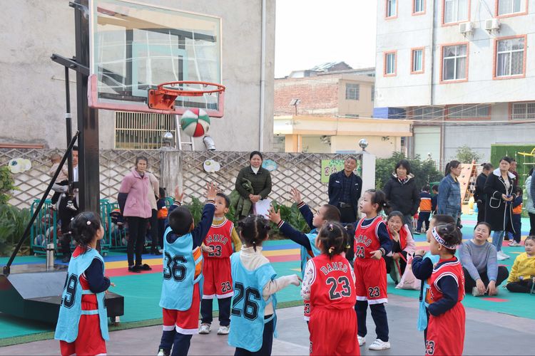 篮球儿童比赛视频(“小篮球，大梦想”——记会昌县小密中心幼儿园第四届“篮球节”)