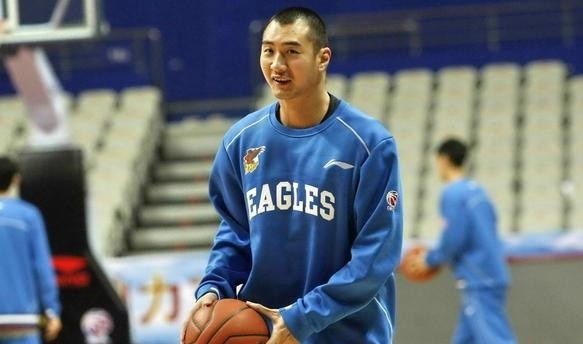 去过nba的哪些中国球员(那些年在NBA选秀大会被选中的中国球员：大郅、姚明、阿联...)