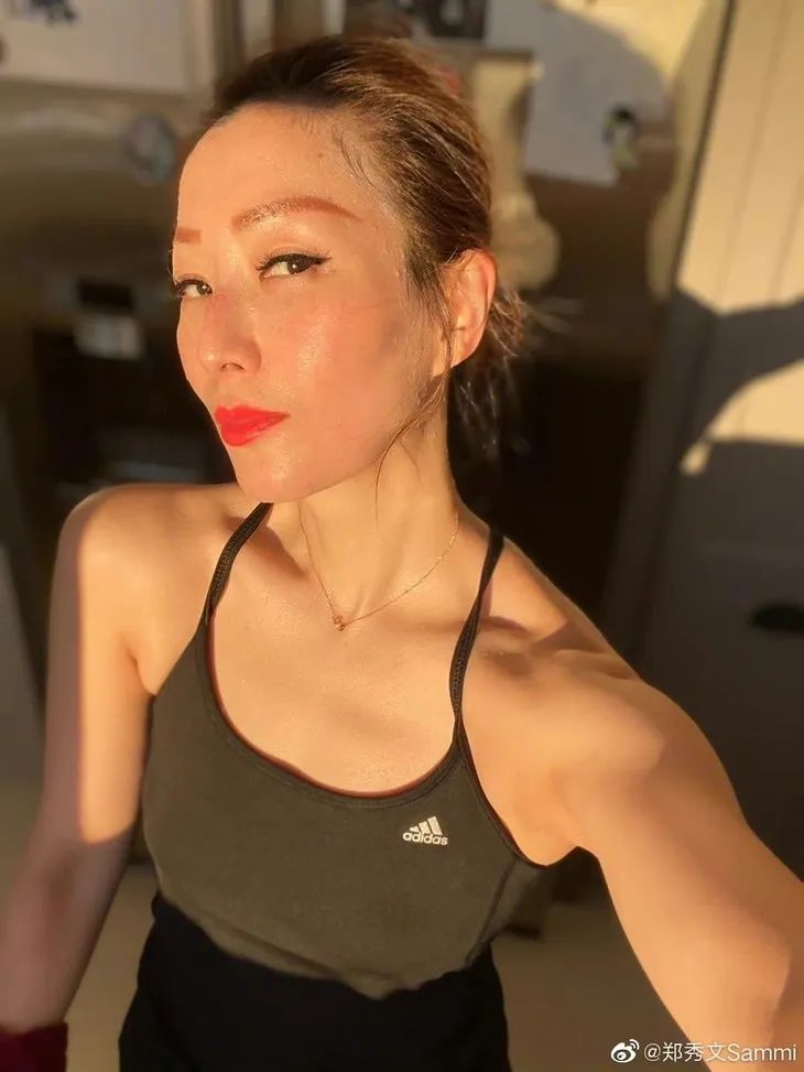 郑秀文的辣，全身都是自律的痕迹