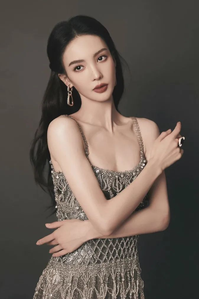 郑秀文的辣，全身都是自律的痕迹