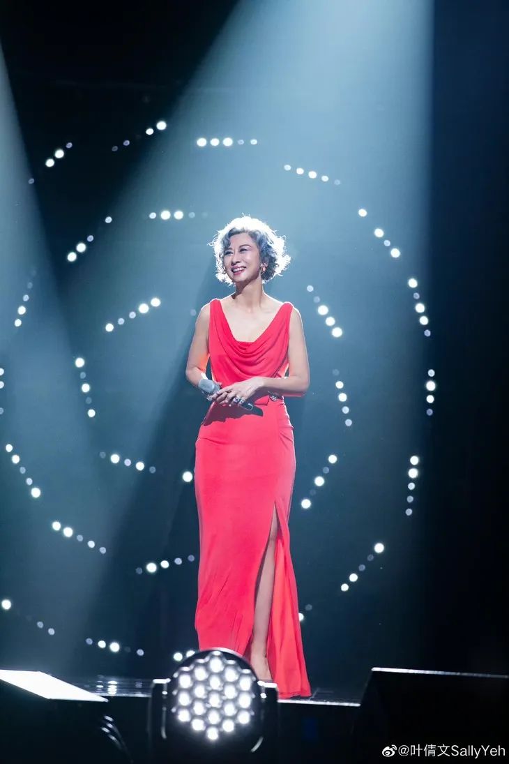 郑秀文的辣，全身都是自律的痕迹