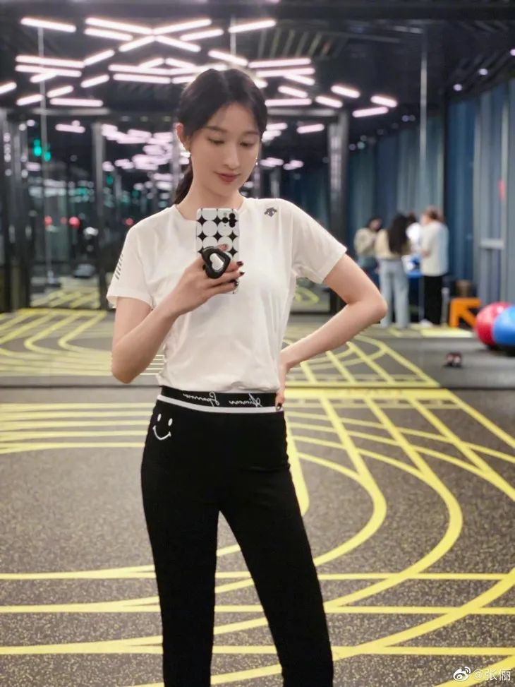 郑秀文的辣，全身都是自律的痕迹