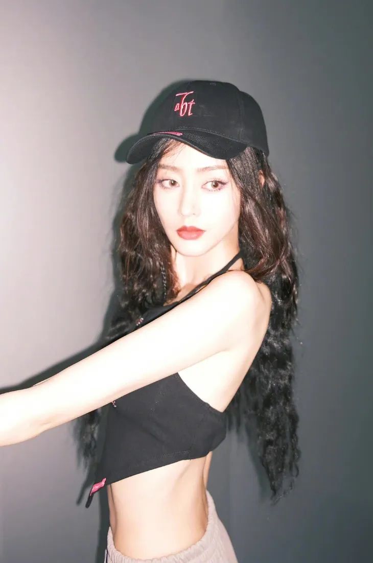 郑秀文的辣，全身都是自律的痕迹