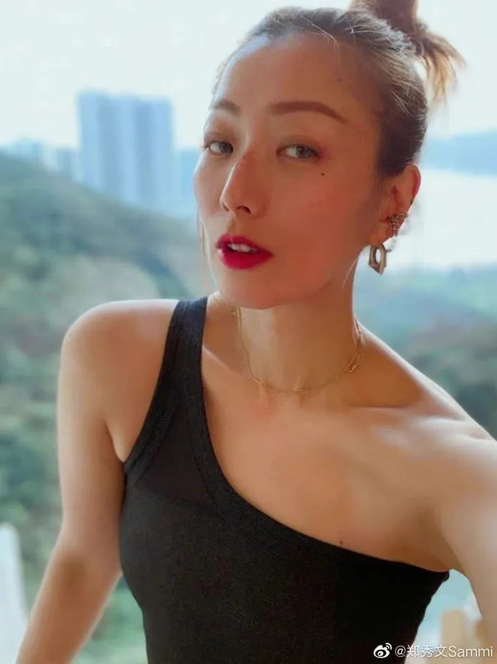 郑秀文的辣，全身都是自律的痕迹