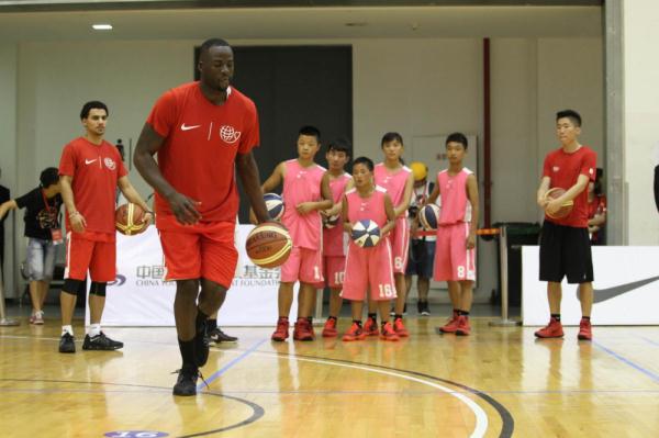 高比为什么得到三次nba冠军(那些从大山里走出来的孩子们惊奇地发现：曾经的队友夺得了NBA总冠军)