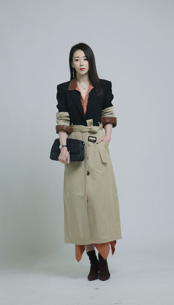 陈紫函发布多套女主播造型大片 化身职场精英干练十足